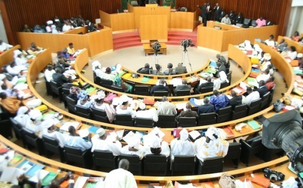 Les députés libéraux et des non-inscrits déposent une motion de censure contre le gouvernement