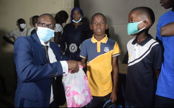 APPUI AUX APPRENANTS DÉMUNIS : une contribution de 300 kits scolaires de la part de la JERES (vidéo)