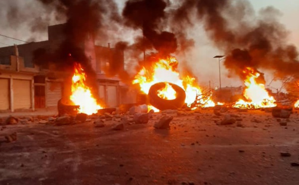 Front à l’UGB : 4 étudiants blessés, un bus incendié (photos)