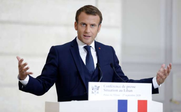 Pour Emmanuel Macron, la France ne va pas « changer » son droit sur la liberté d’expression « parce qu’il choque ailleurs »