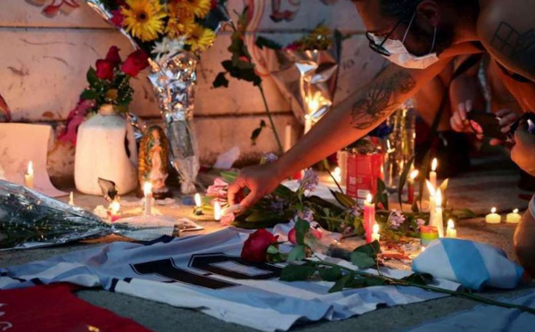 La dépouille de Maradona arrive au palais présidentiel pour la veillée funèbre