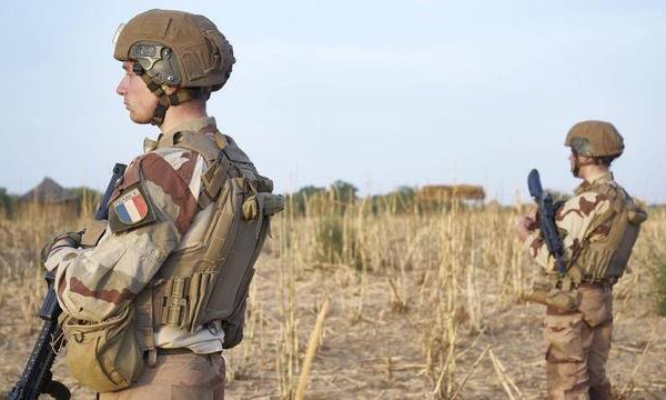 Trois bases de l’armée française attaquées dans le nord du Mali