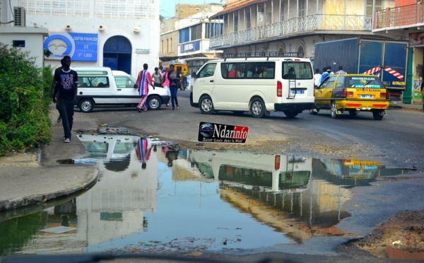 Arrêt sur images: Un petit fleuve à la descente du pont !
