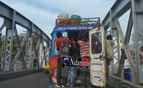 Arrêt  sur images:  Un matin sur le pont Faidherbe.