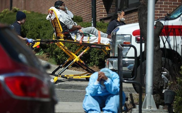 Près de 2.600 morts et 235.000 contaminations en 24h aux États-Unis
