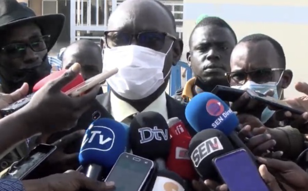 Audition de Adji Sarr / Me ElHadji Diouf à sa sortie du tribunal : « L’instruction est secrète alors je ne peux rien dire sur le dossier (...) Sachez que la cliente est confiante et elle a répondu à toutes les questions »