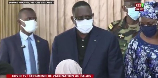 Macky SALL avertit : "Si on ne prend pas les vaccins, je vais les donner à d’autres pays africains".