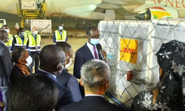 Achat ou don : « Le Sénégal a reçu gratuitement 200.000 doses de vaccins chinois », assure un média français