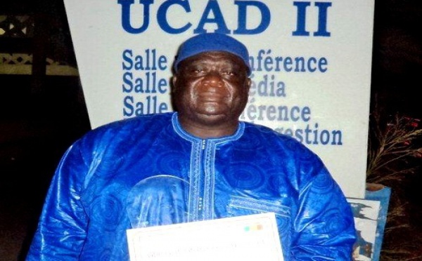 Mbaye Boye Fall honoré, reçoit le  prix du "Alouwa de l'Education".