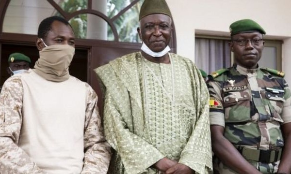 Mali: Assimi Goïta a reçu une délégation de la CMA en présence de Choguel Maïga