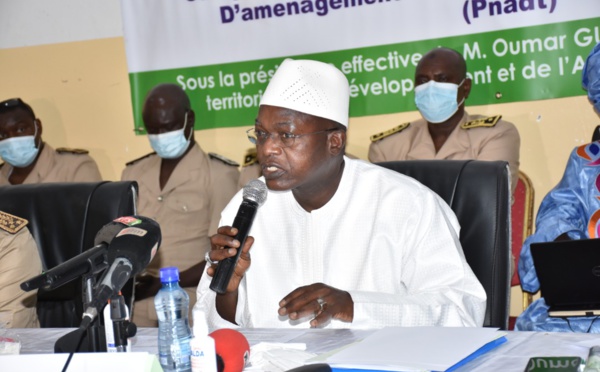 Restitution des conclusions de la mission d'information parlementaire : Oumar Guèye vante les réalisations du Programme décennal de Lutte contre les Inondations.