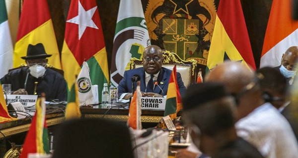 La Cedeao réclame la libération de CONDE et menace