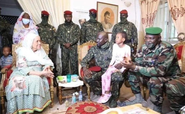 Conakry : au stade 28 septembre, colonel Doumbouya rend hommage aux victimes