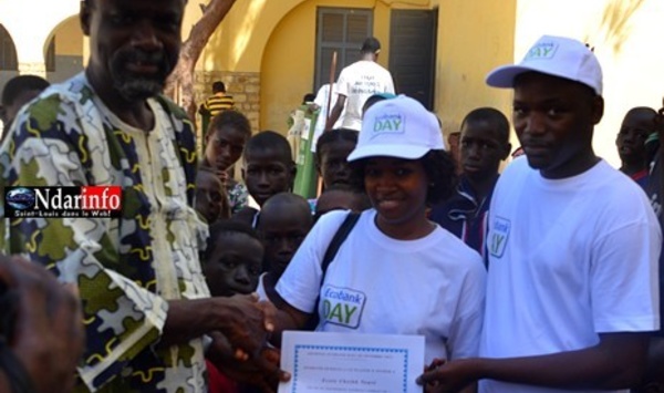 Nettoiements et remises de matériels didactiques : Ecobank Saint-Louis au chevet de l’école.