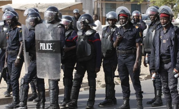 Marche de l'opposition: Un policier échappe de justesse à un lynchage