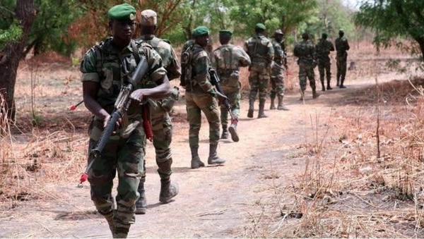 Embuscade contre des gendarmes sénégalais au Darfour : Le chauffeur est vivant. Le dernier véhicule du convoi a été attaqué à un  kilomètre de la base.