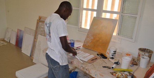 Saint-Louis: Pour échapper aux galeristes, un jeune artiste se dote de son propre espace.