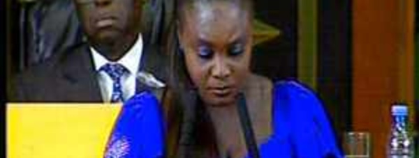 Fatou Thiam crache sur la déclaration d'Aminata Touré: "elle est imprécise, incolore et sans saveur "