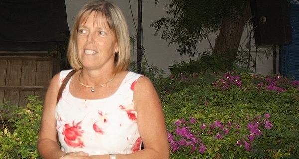 Saint-Louis: Murielle Bancal reçoit son brevet d'agent consulaire.