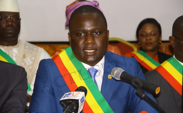 Déthié Fall à Antoine Diome: “Votre incompétence maintient ce pays sous tension”