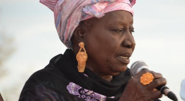 [Vidéo] Chant épatant d'Adjaratou Ndoumbé Daour Seck. Savourez !