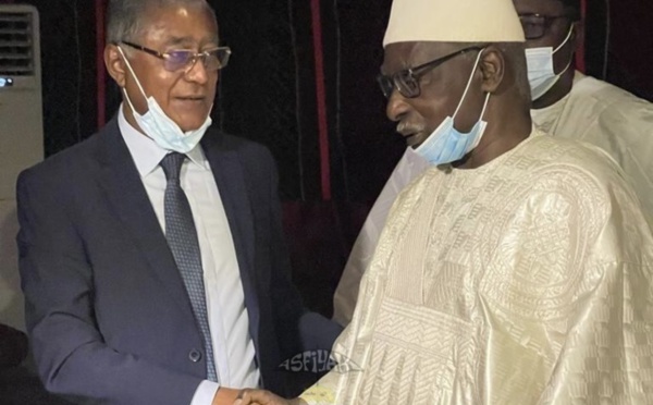 Le Khalife Général des Tidianes, Serigne Babacar Sy Mansour, chez l’Ambassadeur du Maroc au Sénégal en fin de mission.
