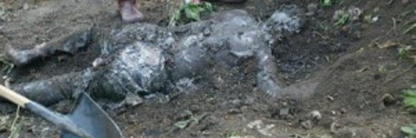 [VIDEO] : Découverte macabre d'un charnier près de Kati 21 corps de bérets rouges retrouvés