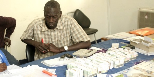 Saint-Louis : la distribution des cartes d'électeurs a démarré, à la Préfecture.