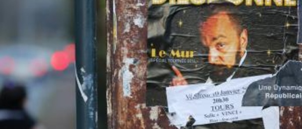 France: Dieudonné contre-attaque et déclare « Valls m'a déclaré la guerre ».