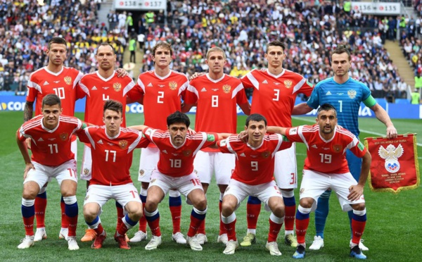 "L'hymne et le drapeau russes seront par ailleurs bannis des compétitions internationales" (Fifa)