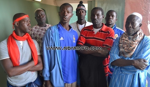 Guet Ndar se soulève : des pêcheurs ont bloqué le pont pour fustiger l’arrestation « injuste » de leurs pirogues par les garde-côtes mauritaniennes.