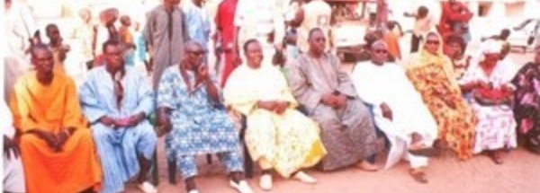 Pendant qu'il cherche à débaucher des libéraux, Macky Sall snobe ses militants de la première heure.