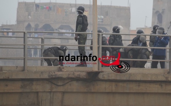 (Photos) Soulèvement des pêcheurs : un car brûlé, un policier gravement blessé.