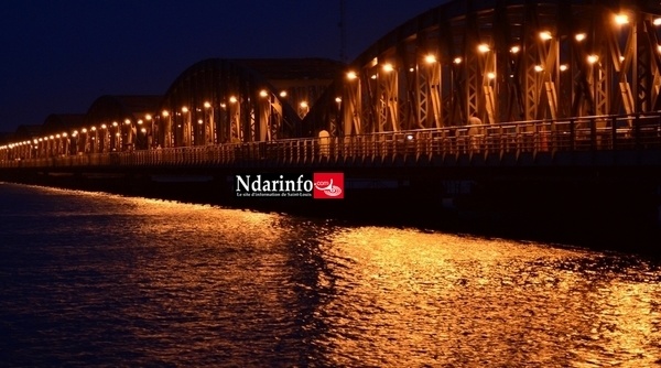 Le Pont Faidherbe de Saint-Louis,  « Le pont le plus léger du monde », selon le Routard.