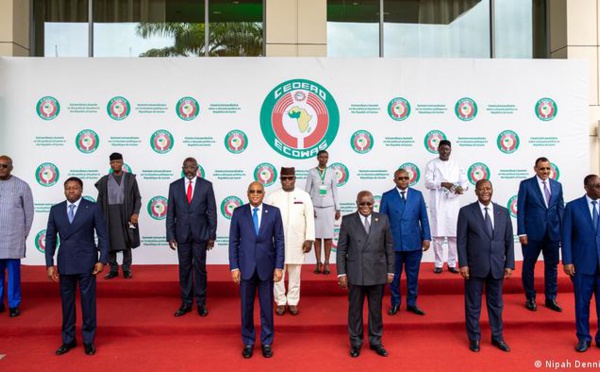 La Cedeao lève les sanctions contre le Mali "avec des réserves"