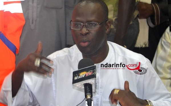 Saint-Louis: Bamba Dièye "minimise" les chevaux de Mansour Faye et donne 17 tricycles aux Gie Cetom.