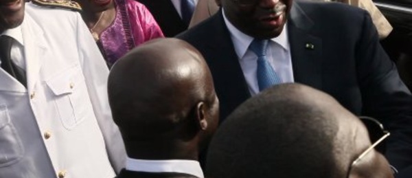 VIDÉO - Idy accueille Macky à la NSTS : Les deux hommes s’embrassent. THIESINFO