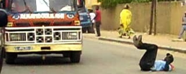 Saint-Louis: un enfant de 8 ans fauché par un taxi à la Cité Vauvert, ce matin.