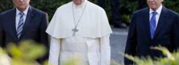 Rencontre historique entre le pape François, Mahmoud Abbas et Shimon Peres pour un moment de prière