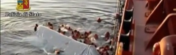 Des Image Choc ! Des migrants se noient à quelques centimètres du cargo venu les secourir, Regardez!