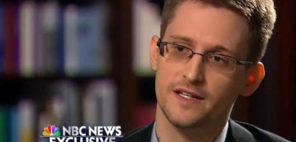 Snowden revend les droits de son livre à Oliver Stone