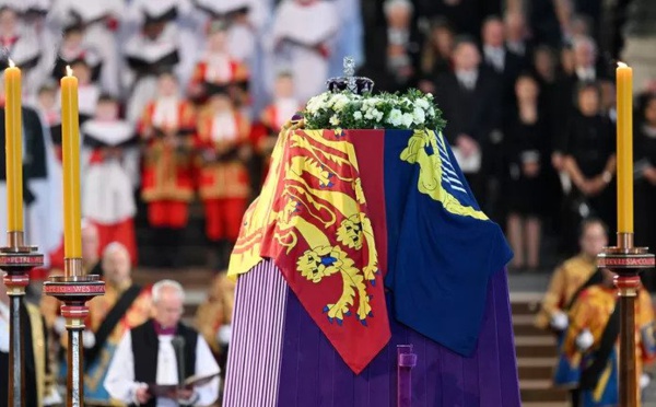 La reine Elizabeth II sera inhumée dans l’intimité lundi à 20h30 à Windsor