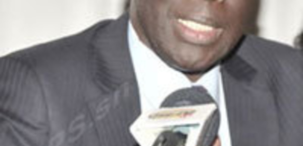 MARCHE NDAR TOUTE : Des ambulants refusent de serrer la main de Cheikh Bamba DIEYE.