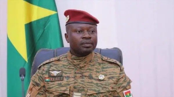Burkina: les putschistes accusent Damiba de "planifier une contre-offensive" depuis une "base française"