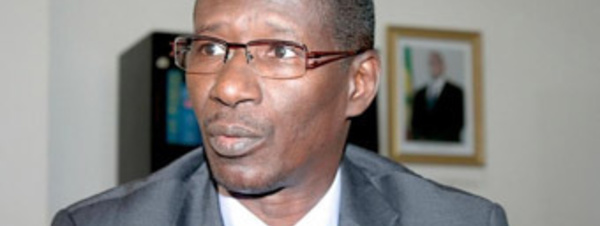 Université virtuelle du sénégal : Mary Teuw Niane remet 104 ordinateurs aux étudiants de Guédiawaye
