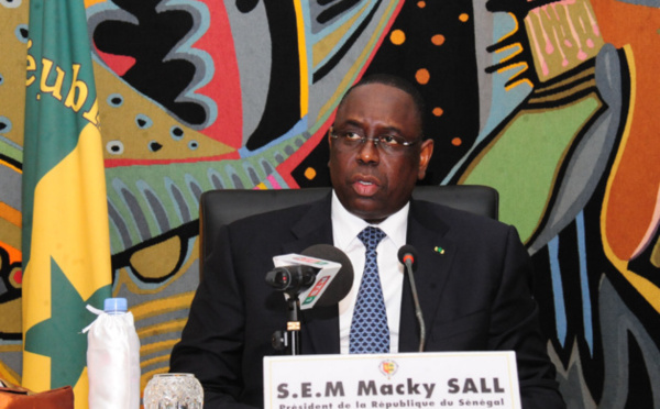 La mémoire balafrée par les énormités de Mbagnick Ndiaye : Macky Sall interdit aux militants d’assister désormais aux cérémonies de passation de servic