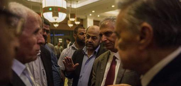 Israéliens et Palestiniens reprennent des négociations "épuisantes" au Caire