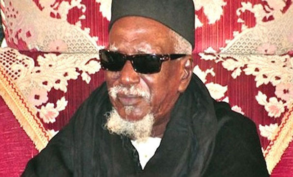 RELIGION : le Khalif général des mourides magnifie son passage à Saint-Louis et prie pour le bon déroulement des 2 rakaa.