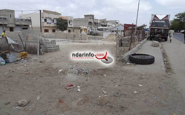 Note citoyenne au maire Mansour FAYE: Non à l'accaparement de notre parking !!!