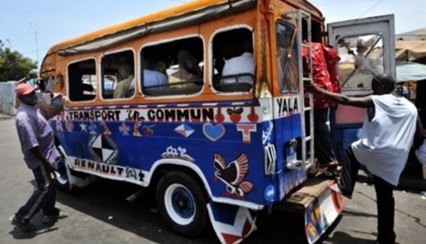 Accident à Pikine Tableau Tivaoune : Un vieux percutée par un car rapide.